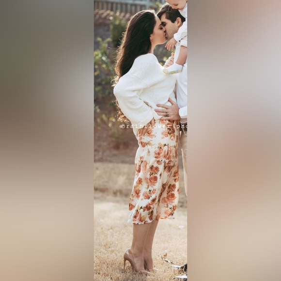 LIKE NEW ROSE MIDI SKIRT - VICI COLLECTION - Picture 1 of 4